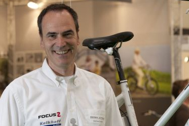 Mathias Seidler hands over his office to Thomas Raith. 