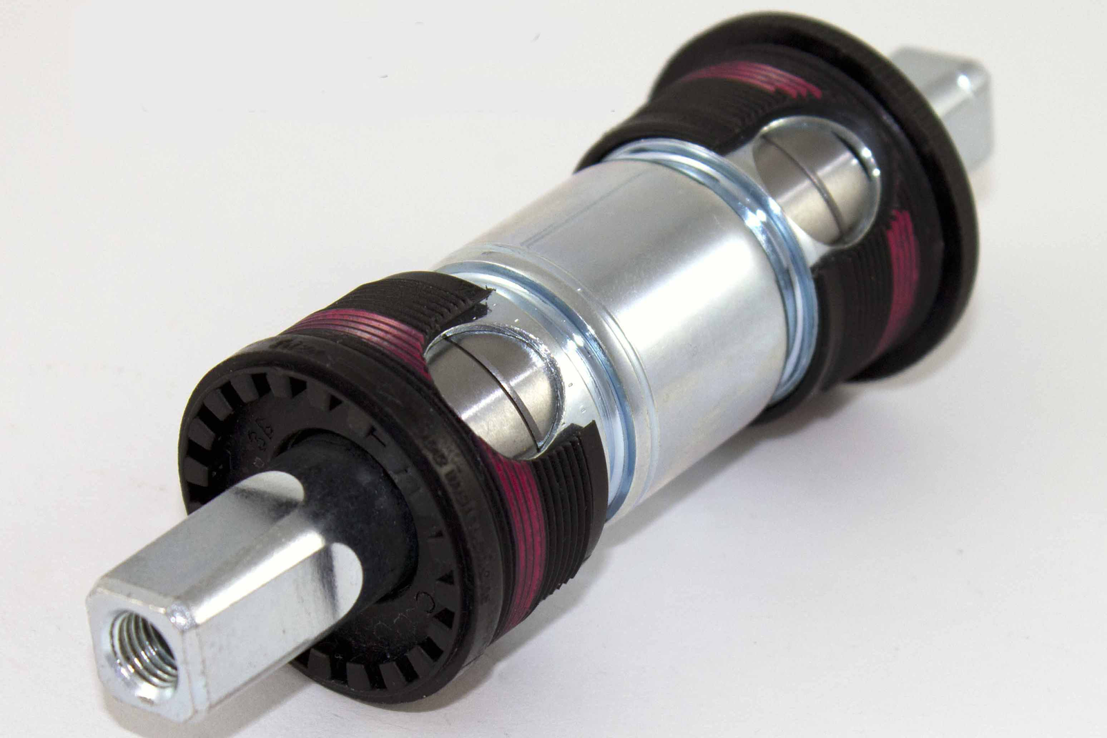 Thun研發了Mammoth，配備了4個（一般都是2個）滾球軸承能減少不用車時產生的磨損。