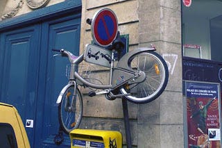 Vandalism and theft have always been a major headache for Vélib. - Photo Bike Europe 