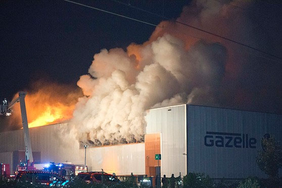 消防隊花了四個小時才把火勢控制住。– Photo Bike Europe