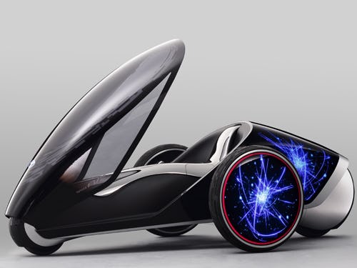 Toyota’s FV2 concept study doesn’t have a steering wheel. This futuristic urban e-vehicle responds to the driver’s movements. – Photo Toyota