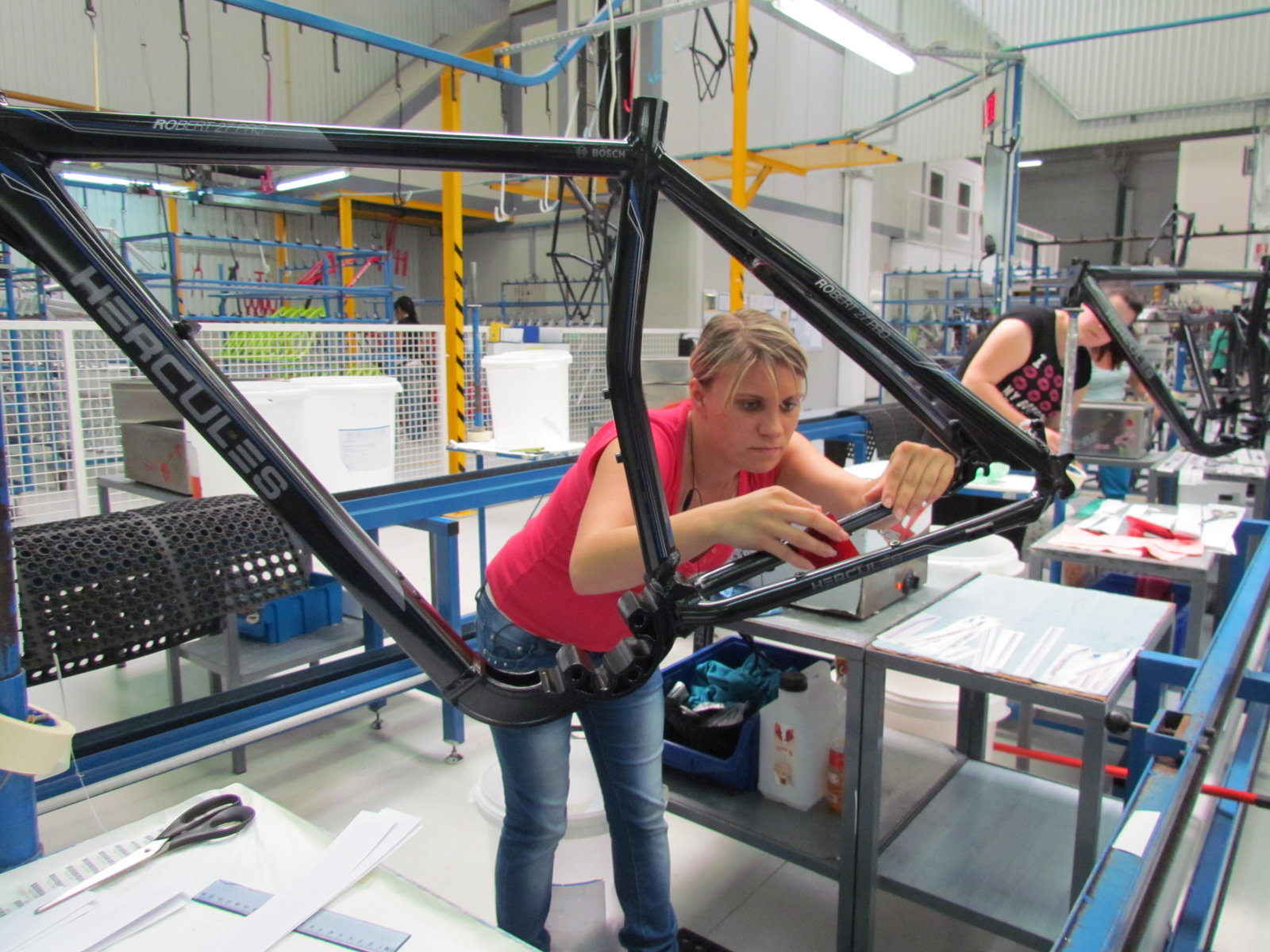 Hercules的「Sonder Modelle」或是其他為ZEG成員所生產的特殊車款都由Accell位於匈牙利的工廠所製造。