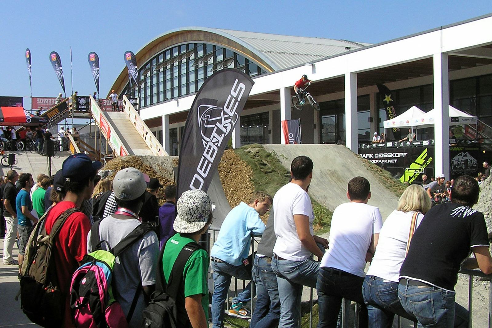 Due to the heavy demand for exhibition space the show organizers decided to stop with the big BMX track that used to dominate the space between the exhibition halls. – Photo Bike Europe