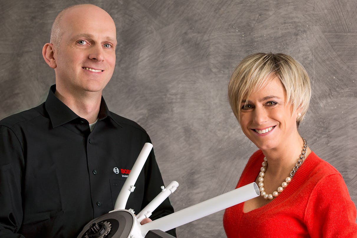 Armin Harttig (l.) the new man in charge of sales and service at Bosch eBike Systems for the European market. Claudia Wasko (r.) is relocated to the US. – Photo Bosch