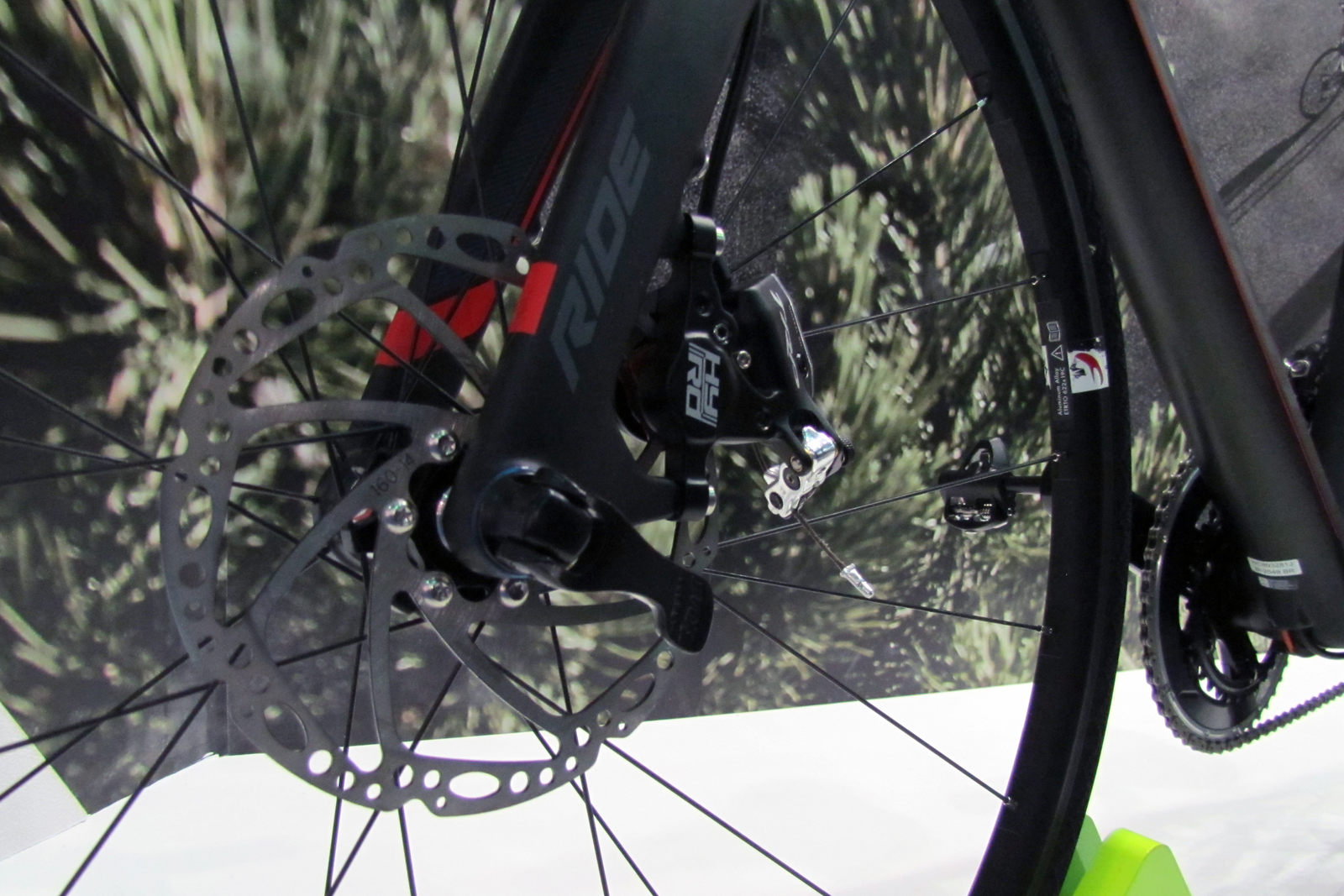 WFSGI和UCI於台北開會談論職業巡迴賽事中公路車使用碟煞的情況。– Photo Bike Europe