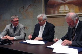Dr. Bernhard Ensink of ECF, Dr. Joan Clos of UN Habitat and Manfred Neun of ECF (left to right) signing the agreement. – Photo ECF