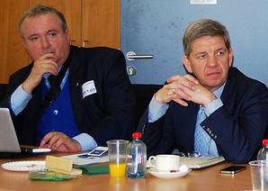 COLIBI現任總裁Moreno Fioravanti (左) and Pon Bicycle Group的Raymond Gense 於ECF 談論貨運自行車事宜 – Photo ECF