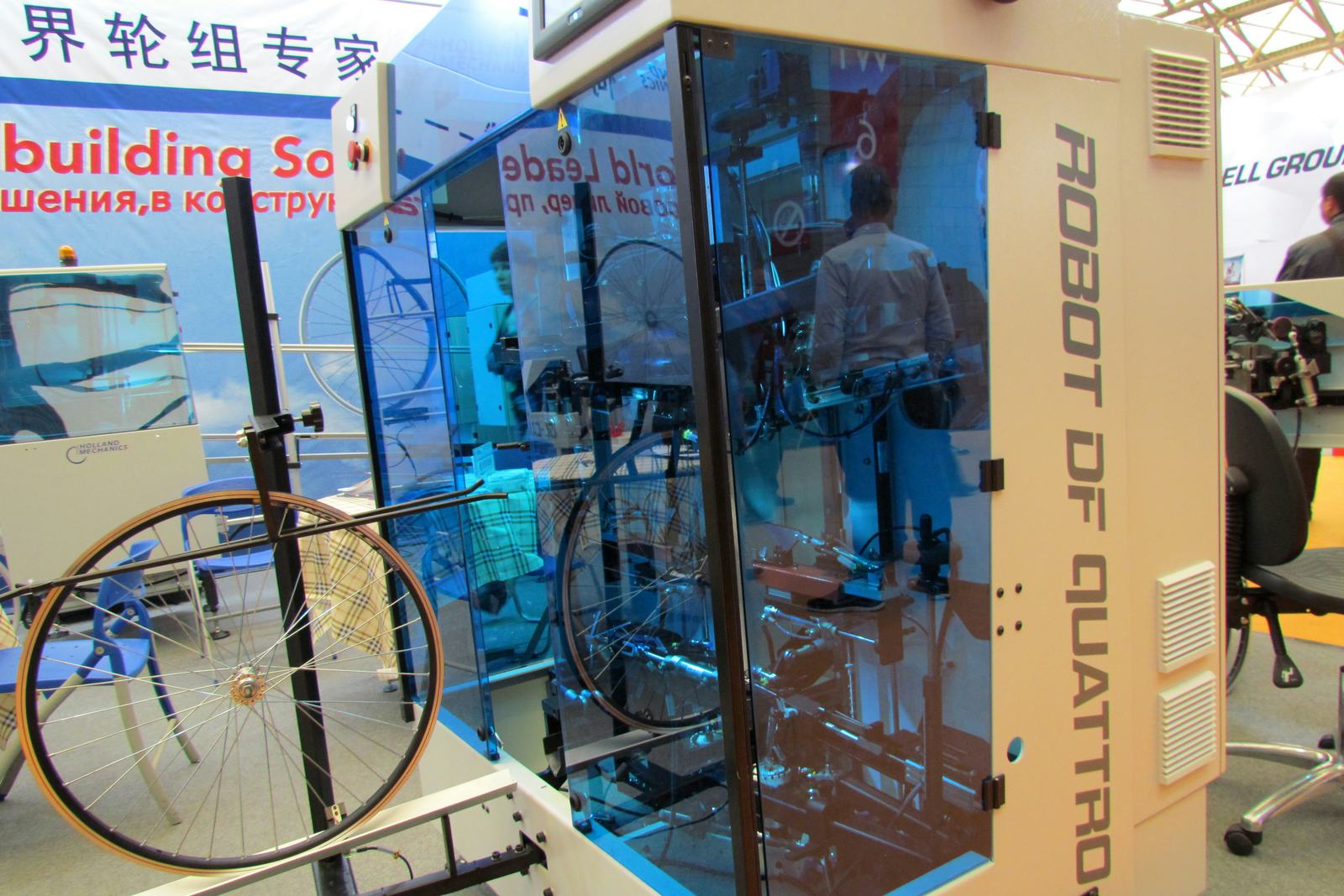 Holland Mechanics’ new Quattro Robot is specifically targeted to “flexible mass production”. – Photo Bike Europe