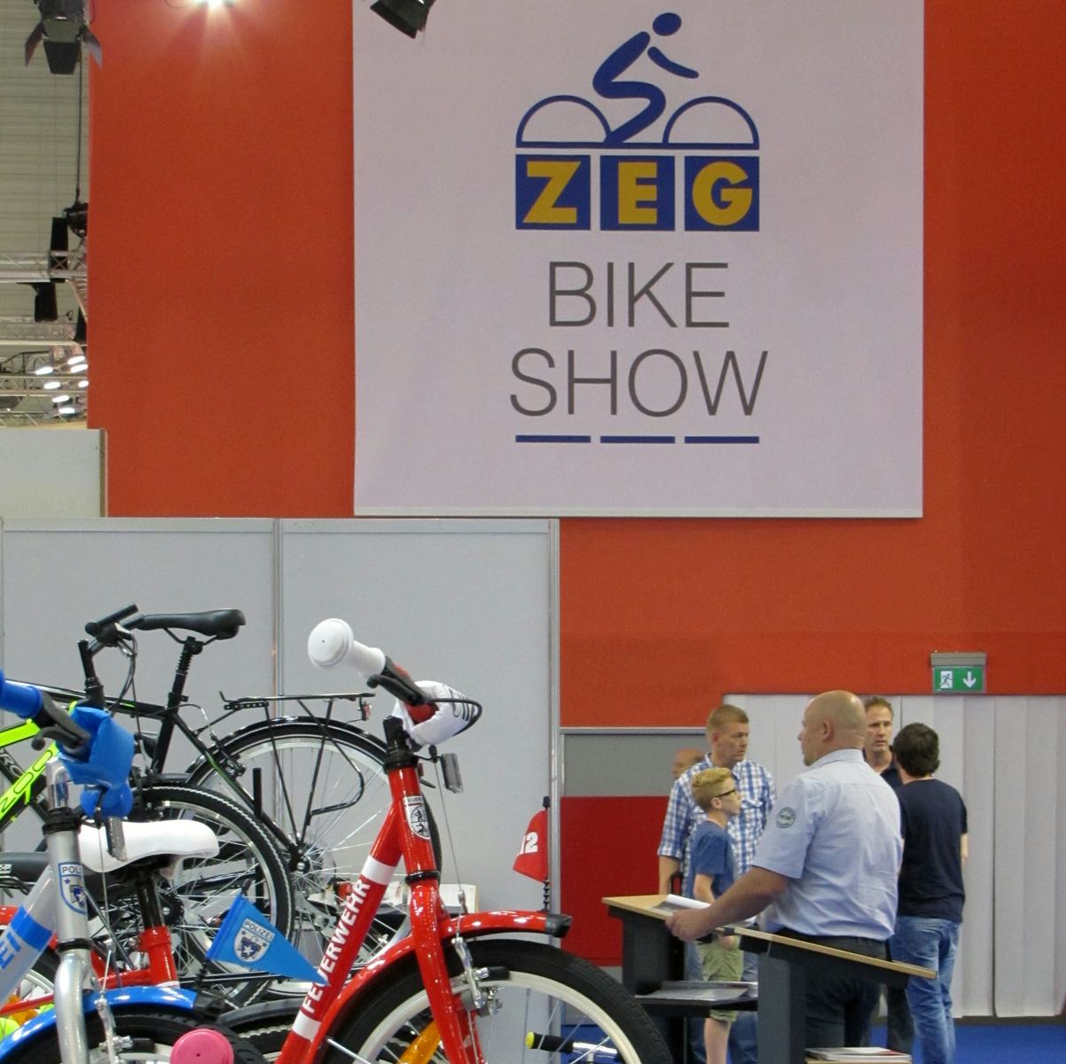 The ZEG show in the Köln Messe breathed a lively and open business atmosphere; completely contrary to the closed ZEG booth in previous years in Munich. – Photo Bike Europe 