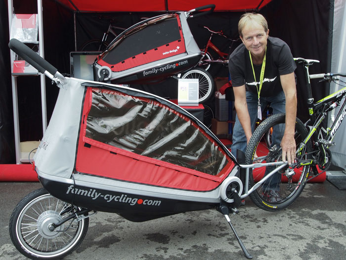 One wheeled store bike trailer