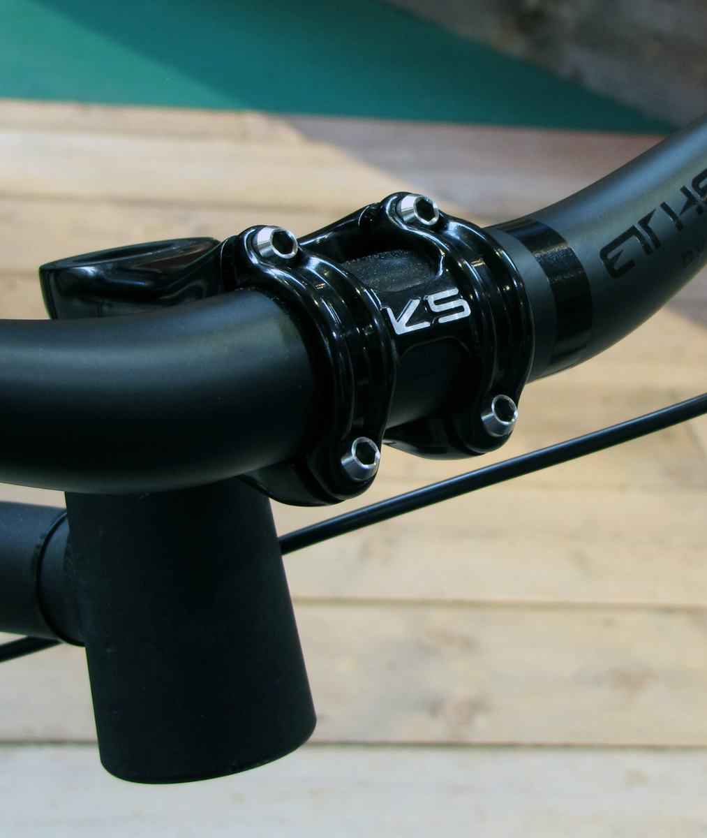 Kind Shock presented a line of handlebars and stems for cross country and trials riding. - Photo Bike Europe
