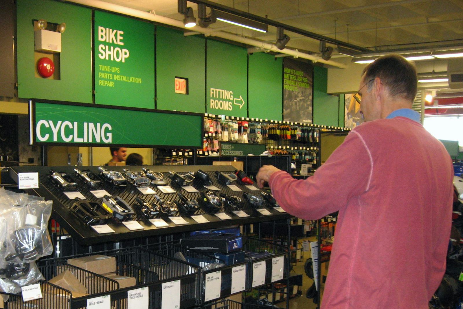 Retail sales (VAT included) of bikes and related parts en accessories grew 3% to € 36 billion in 2013. – Photo Chris Keam
