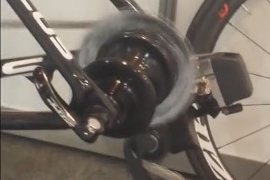 業界必須等到2016年SRAM無線RED電子變速系統才會上市。– Photo Gravel Cyclist