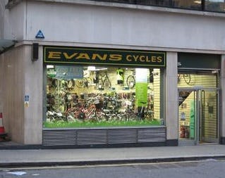 Evans Cycles’ 56 shops have been sold to London-based private equity firm ECI in a deal worth around GBP 100 million (€ 138.5mn). – Photo Evans Cycles