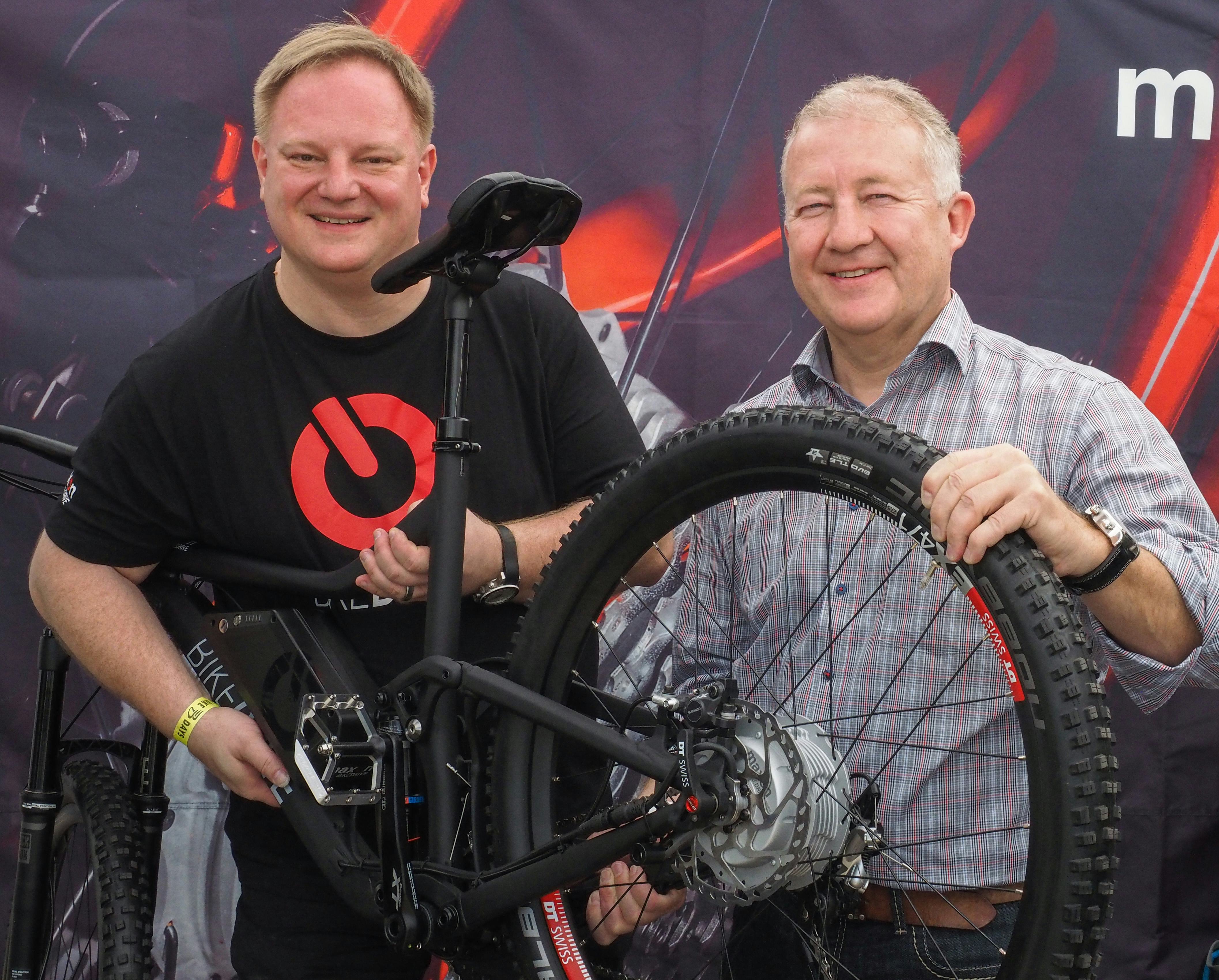Maxon CEO Eugen Elmiger (r.) presented the Bikedrive at the Bike Days. - Photo Peter Hummel
