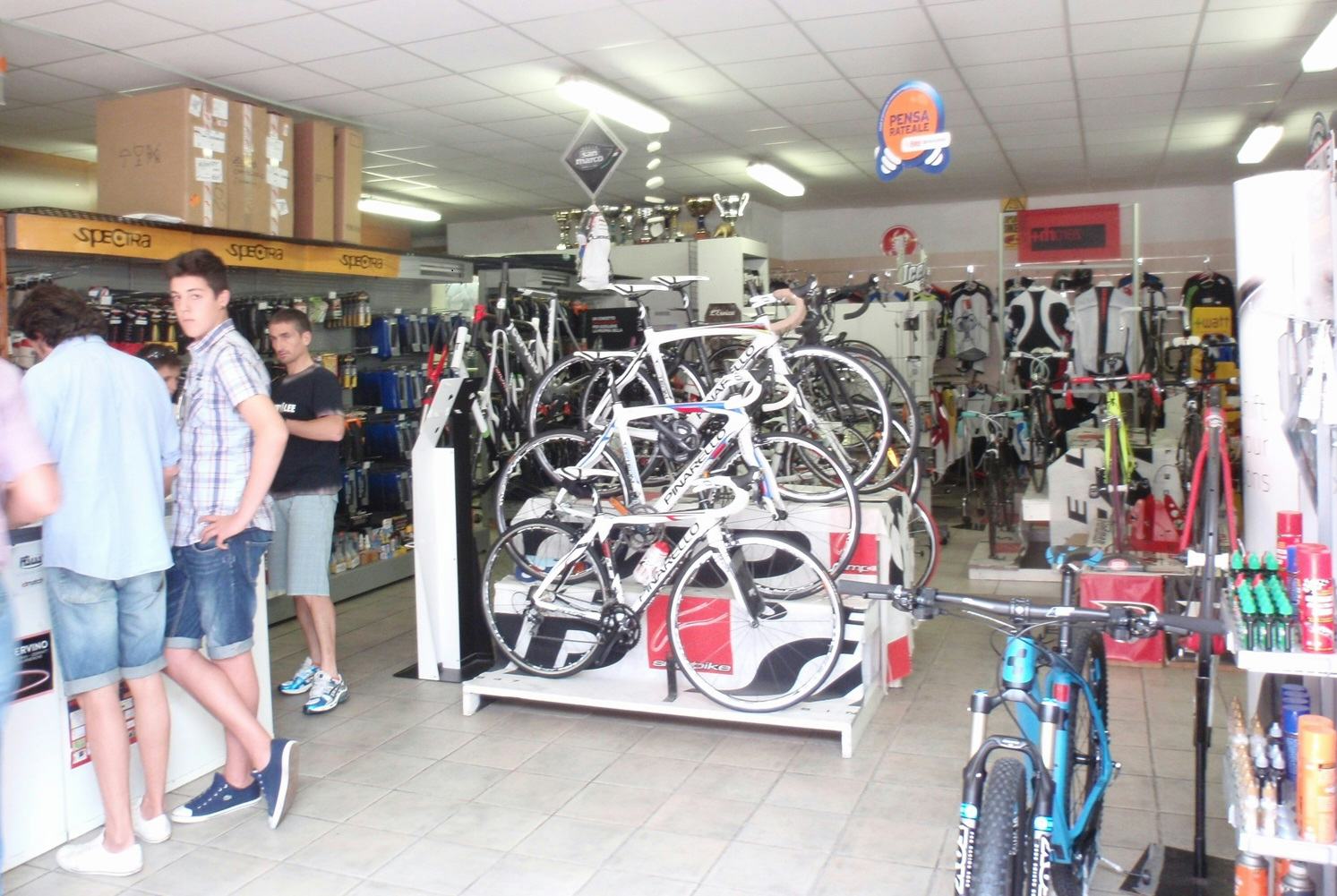 Bike deliveries to dealers and other distribution channels increased by 6.4% in 2014. – Photo German Eslava