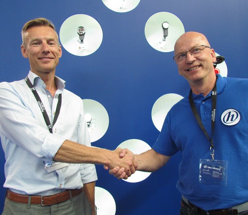 Herrmans former CEO Reijo Tiuraniemi (r.) and the recently appointed CEO Tom Nordström. – Photo Bike Europe