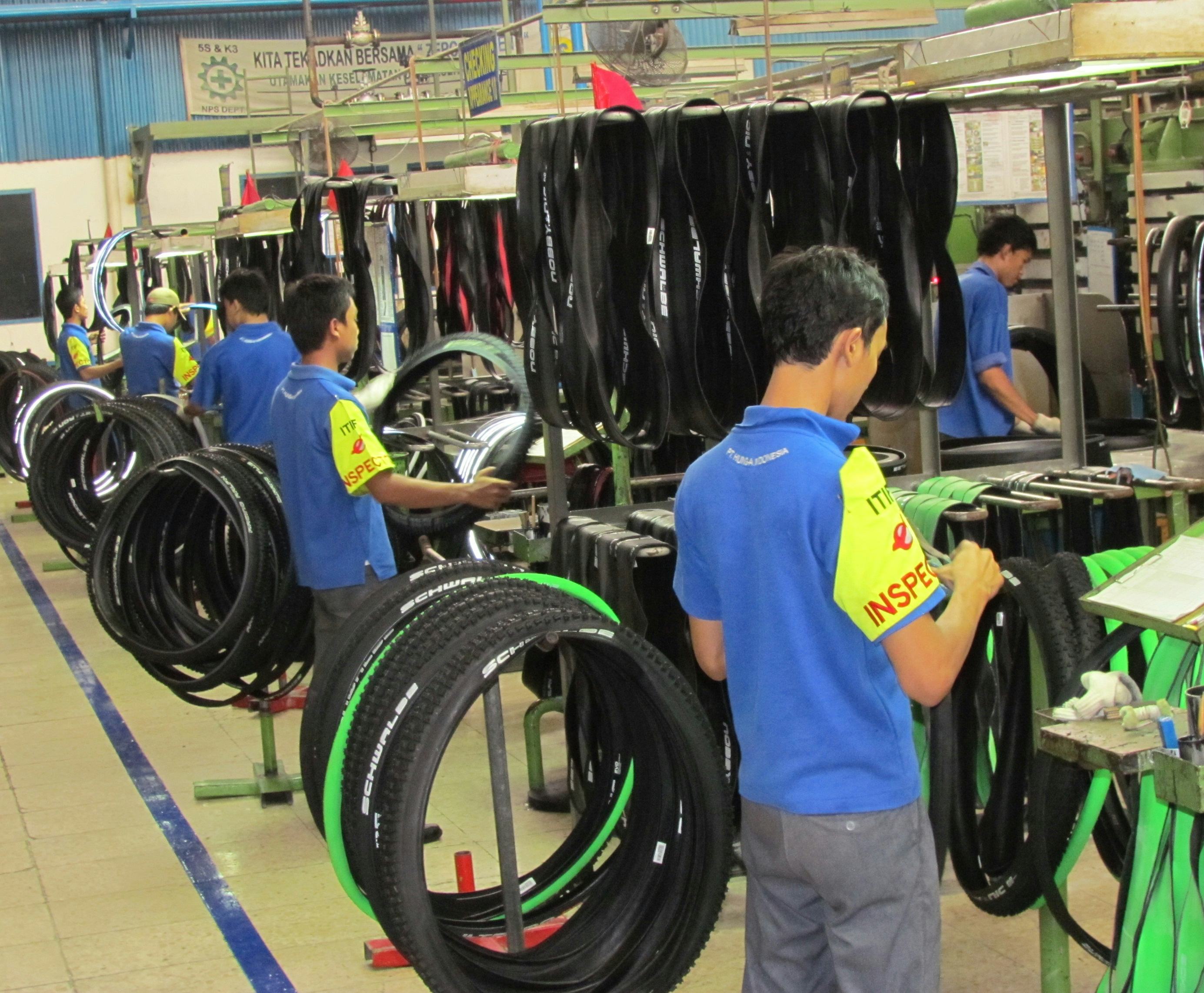 QC at Schwalbe plant in Indonesia. Now Schwalbe’s 2nd facility in Vietnam is coming online. – Photo Bike Europe