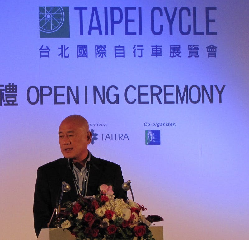 TBA chairman and Giant Global Group CEO Anthony Lo announced the latest export statistics after opening of the 2016 Taipei Cycle Show. – Photo Bike Europe