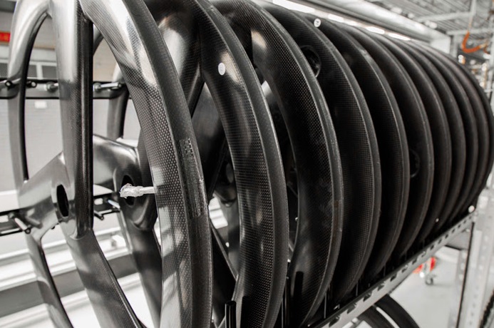 新工廠裡剛由模組取出之三刀輪輪組。-Photo FSA