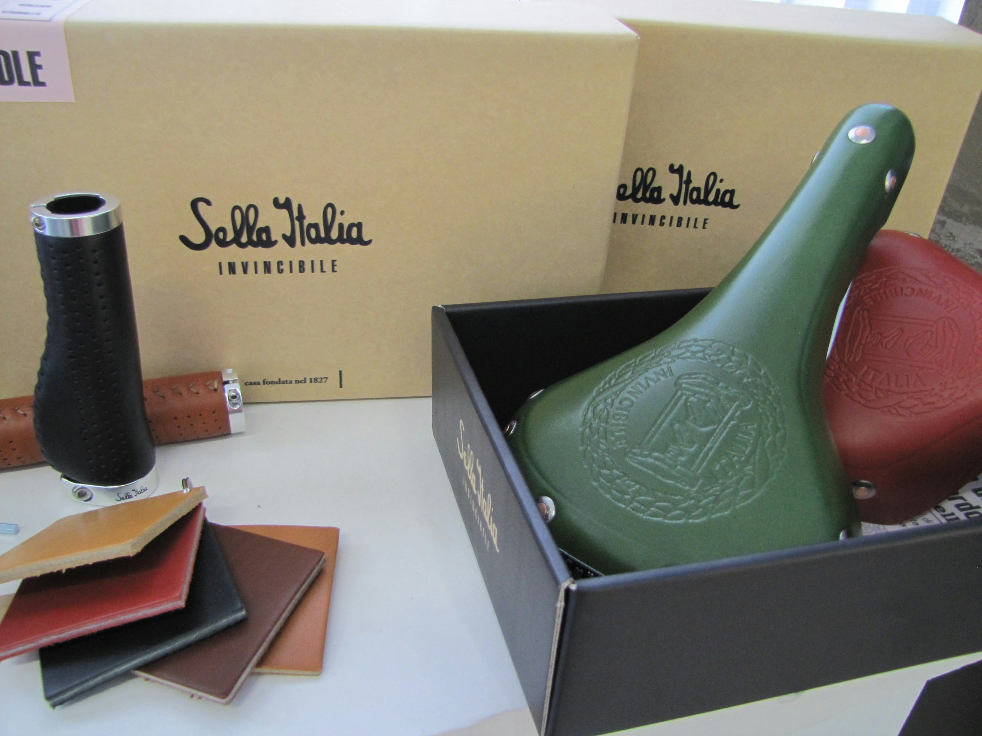 A new line of leather products with the brand name Sella Italia. – Bike Europe