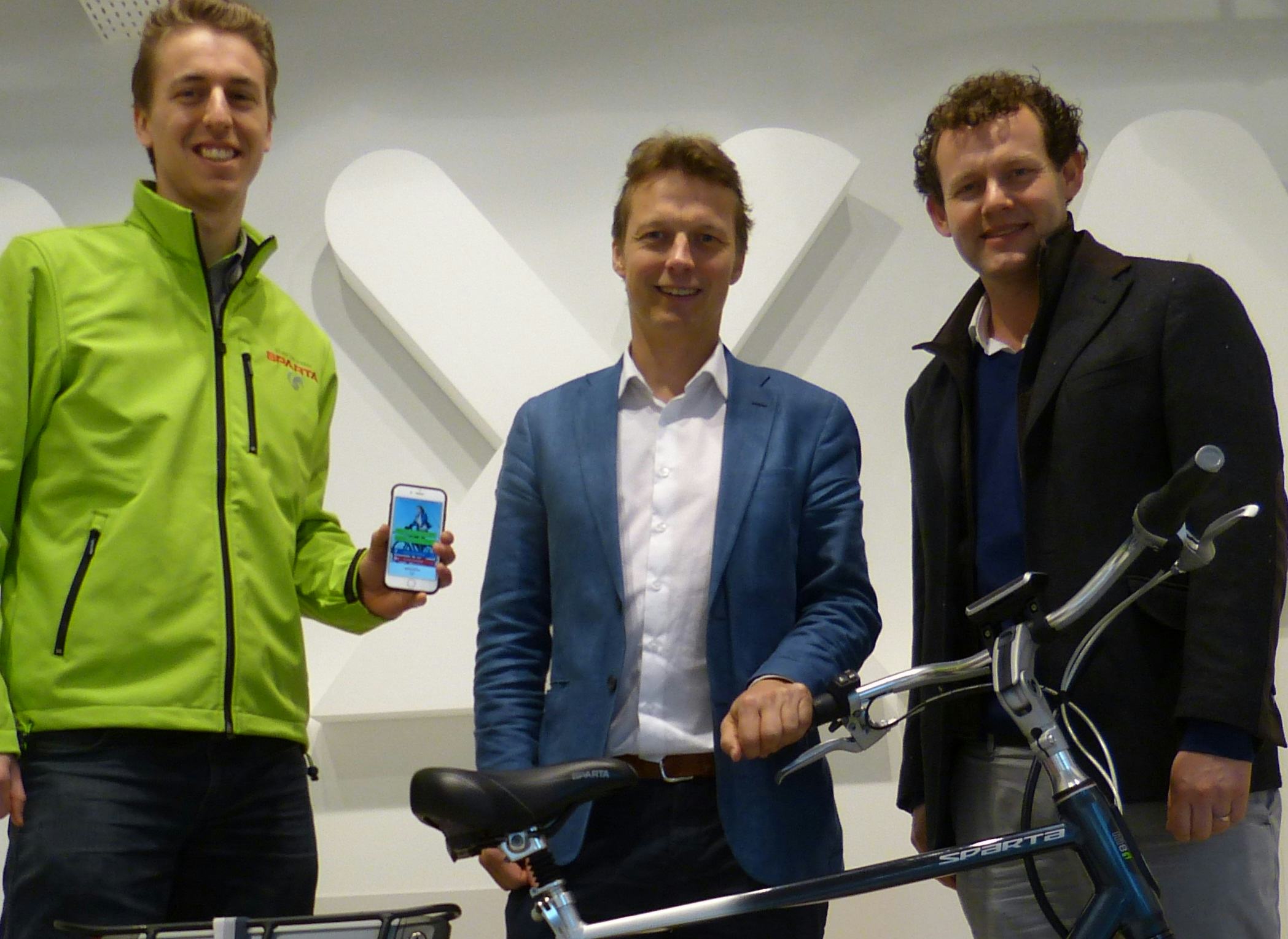 Bart Visser, Conneqtech, Harmen Treep, MD AXA Bike Security, and Chiel Prein, Assortment Manager Sparta (left to right) with App and Sparta M8i ltd connected. – Photo Bike Europe