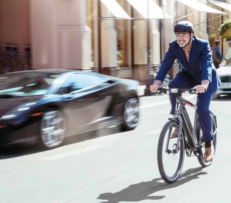 NTA 8776 standard for speed e-bike helmets now available at NEN. The helmet in the photo does not comply to NTA 8776. – Photo Stromer