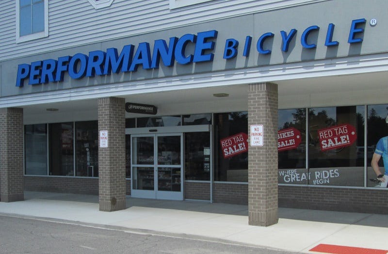 「ASI買下了Performance Bicycle的舉動顯示出自行車製造商挫折的不斷增加，他們認為獨立自行車經銷商的銷售模式已經不行了」-Photo Performance Bicycle
