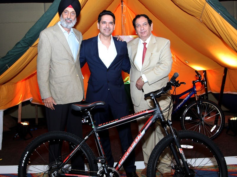 Shiv Inder Singh, CEO, Firefox, Anuj Sawhney, MD, Swiss Military (Middle) & Ashok Sawhney of Swiss Military. – Photo Satnam Singh