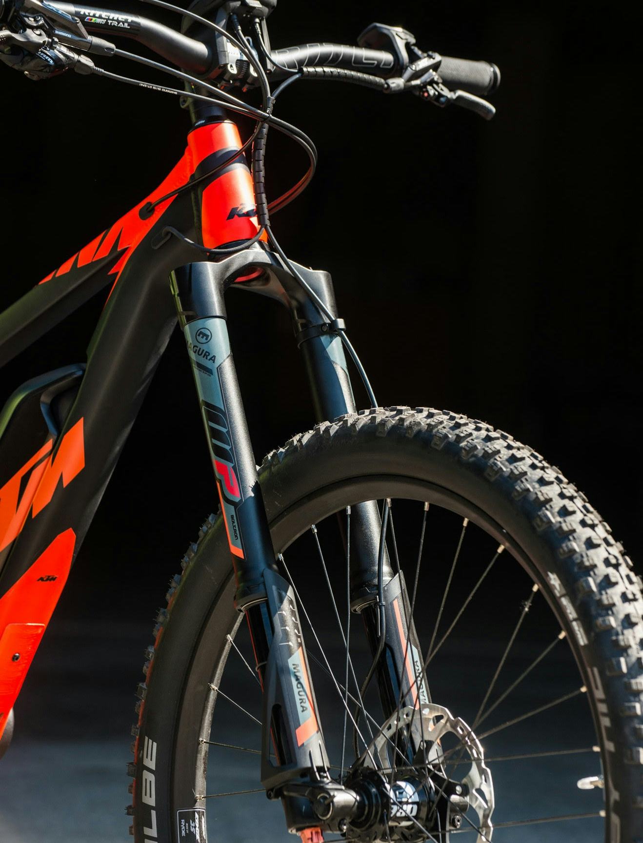 Magura‘s Boltron fork is specially designed for eMTBs and comes with, in professional motocross tested, WP’s USD technology. – Photos Magura