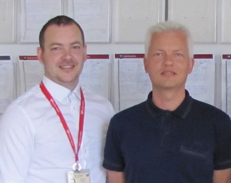 Zilvinas Dubosas (l.), the new CEO of Baltik Vairas and former CEO Peter Jensby. – Photo Bike Europe