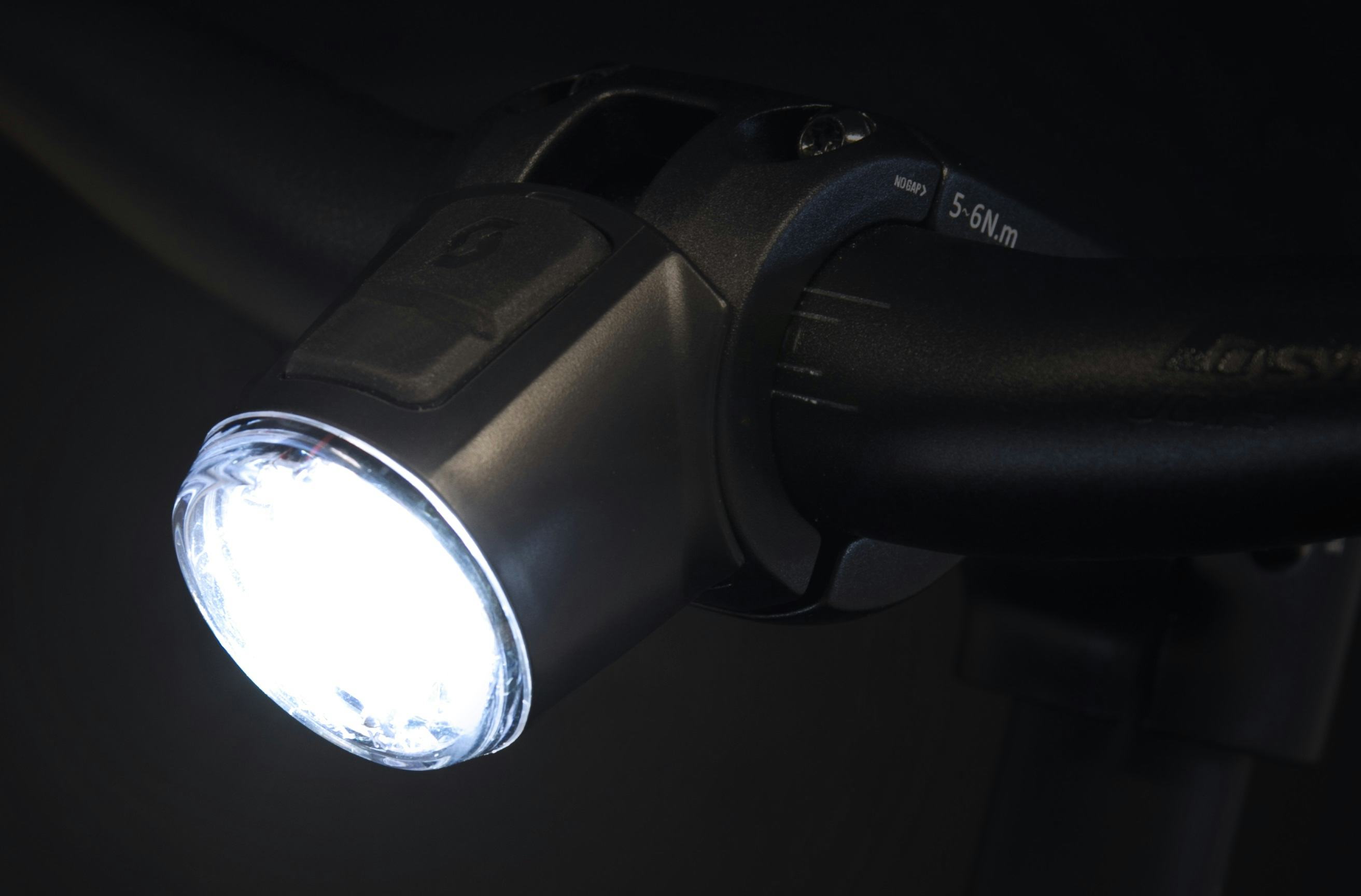 The aero dynamic design in combination with a high output of light were the main requirements for the development of this new head light. – Photo Spanninga