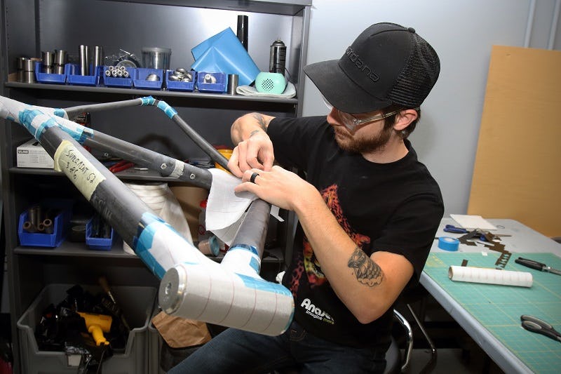 HIA Velo決定將碳纖維車架製造轉移到美國的時機正好符合川普推行重振美國製造業的口號。照片來源/Grega Stopar