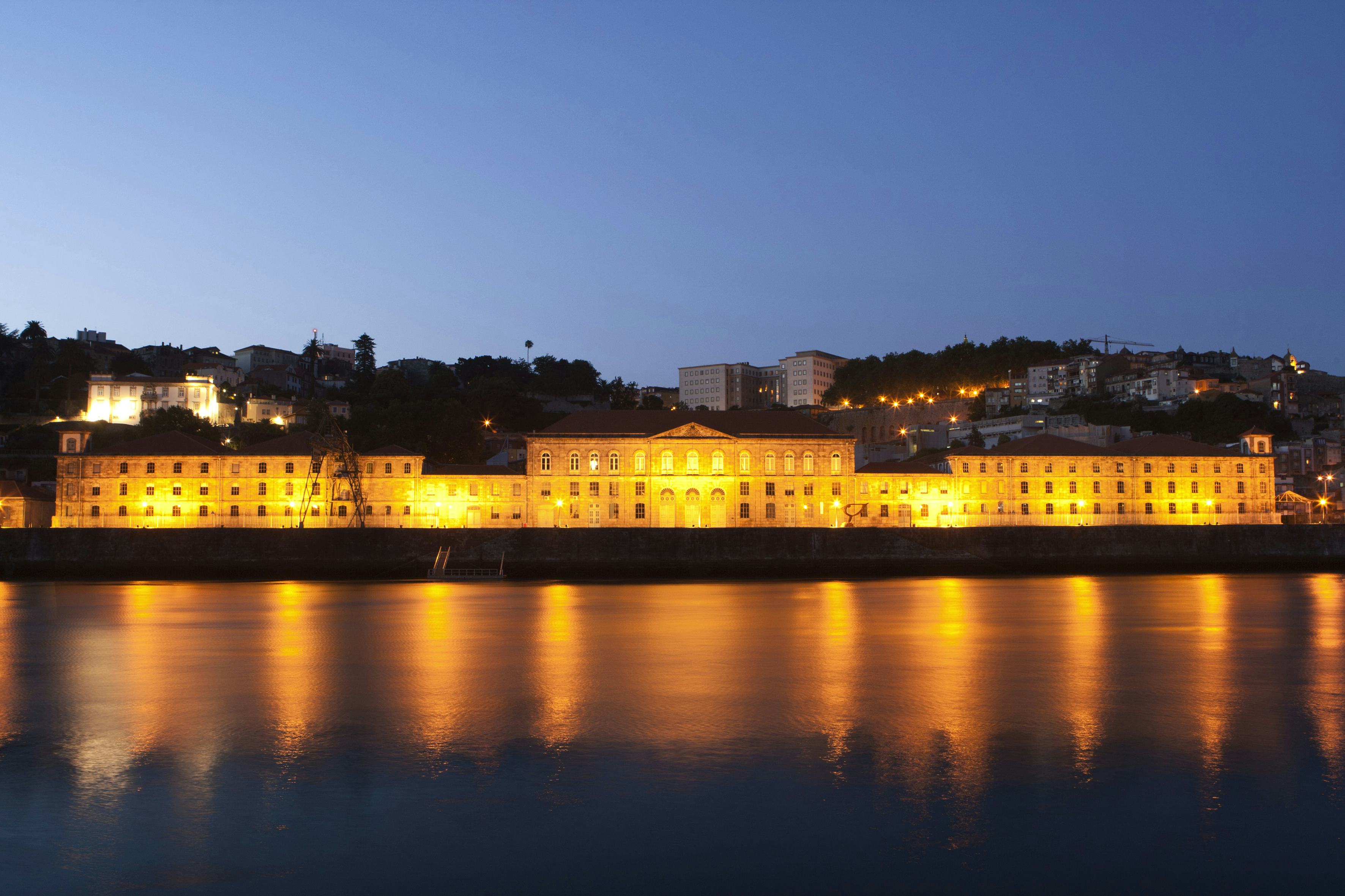 In the evening of the first day the participant of the World Cycling Forum will enjoy a dinner cruise on the Douro river that runs next to the Alfandega Congress Center in Porto where the Forum takes place.