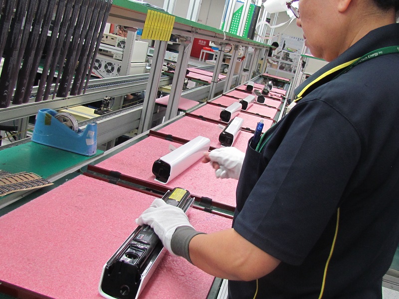 Electric cars, buses and green energy storage system leads to  exploding demand for battery cells. Also demand for e-bike batteries is rising by 30%. – Photo Bike Europe 