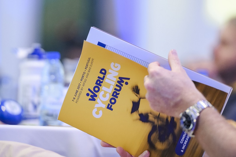 At the World Cycling Forum, a series of expert speakers explained what is happening in other sectors and how they respond to drastic market changes. – Photo Bike Europe 