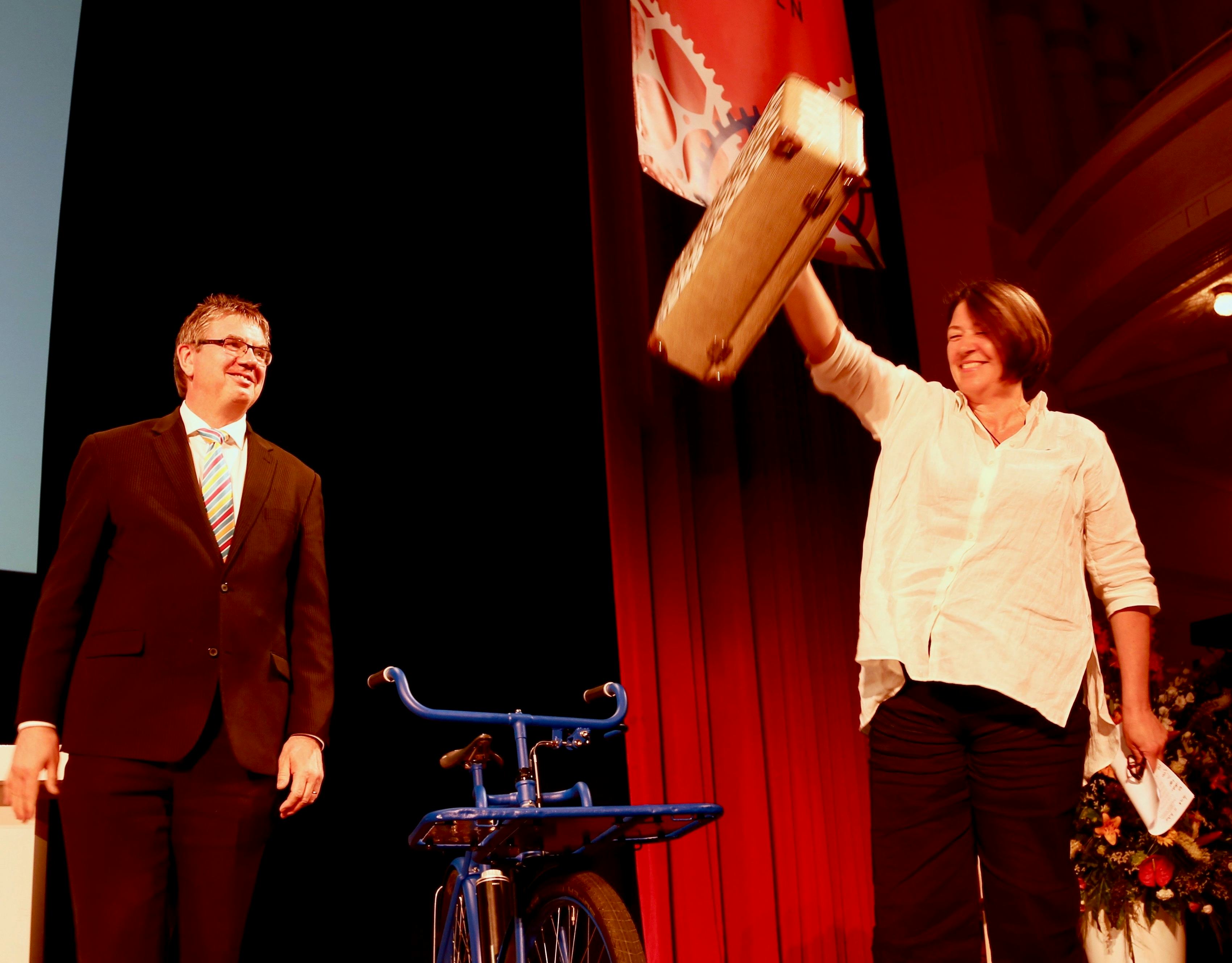 EU Transport Commissioner Violeta Bulc with suitcase containing EU Cycling Strategy she received from ECF director Bernard Ensink. – Photo ECF 