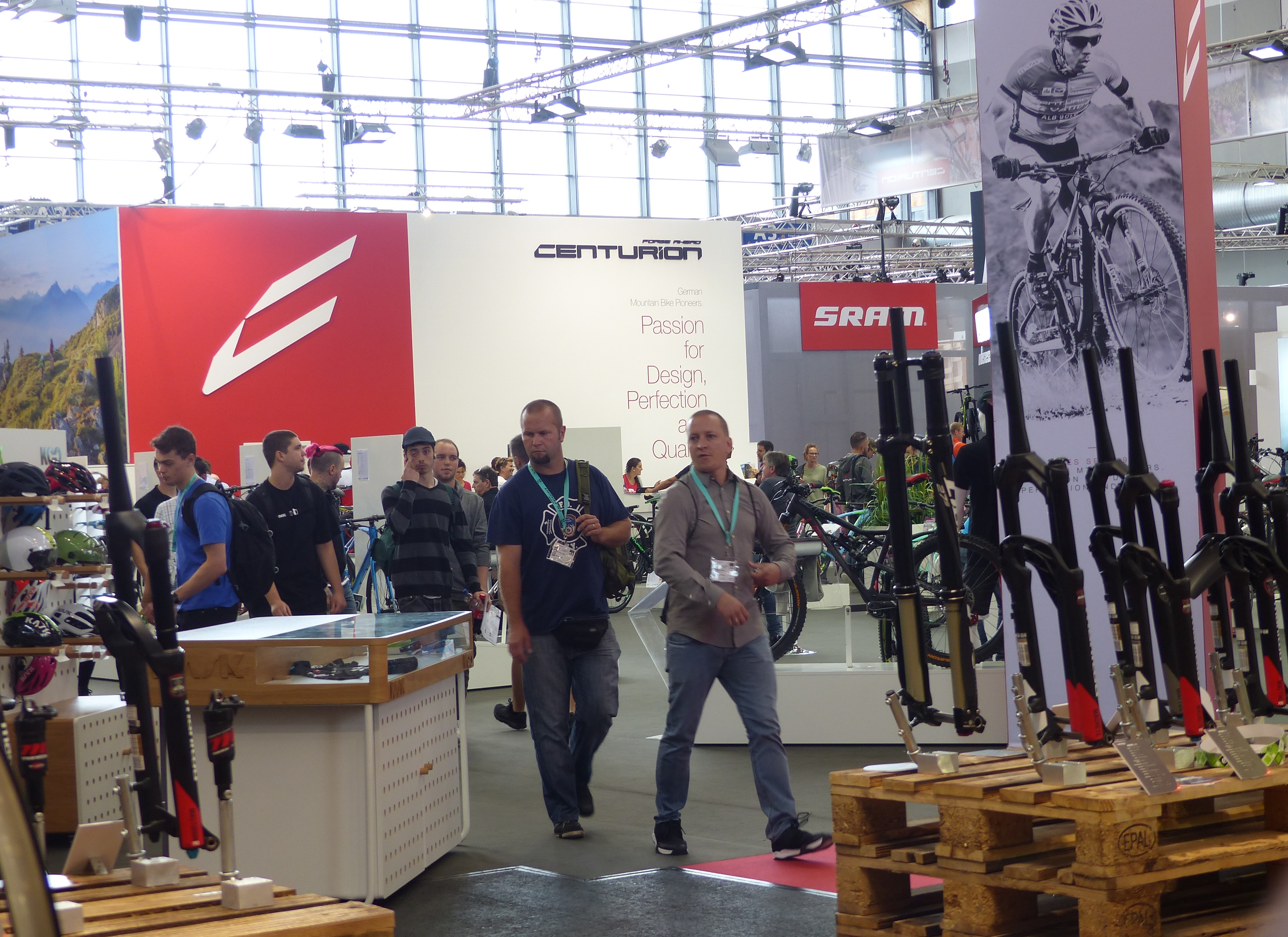 第26屆Eurobike的參觀人次與去年雷同，共有42,590位專業參觀者(2016年為42,720位)。照片來源／Bike Europe