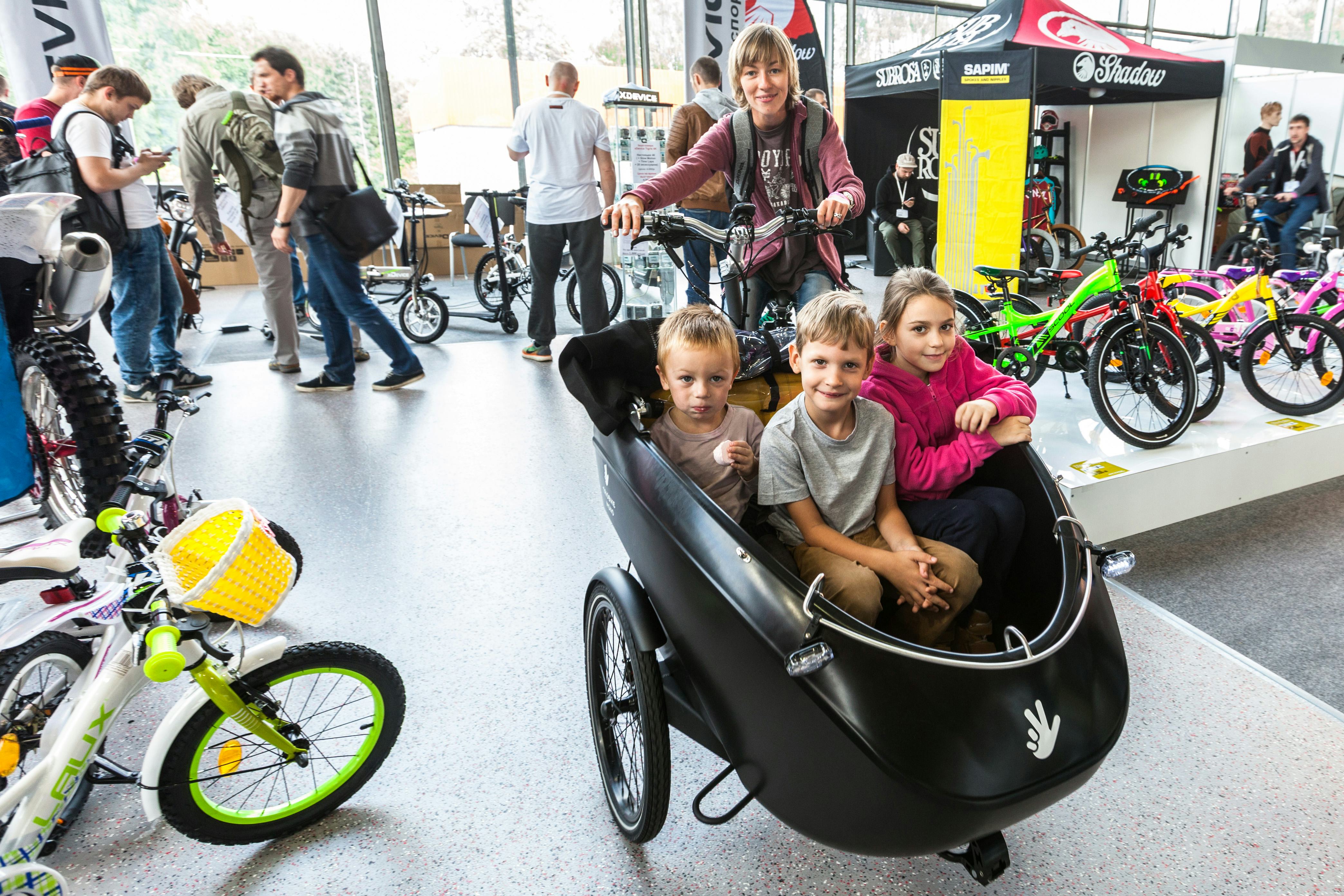 What stood out at Moscow’s Bike-Expo show were e-bikes as well as too little visitors. – Photo Andrey Khorkov 