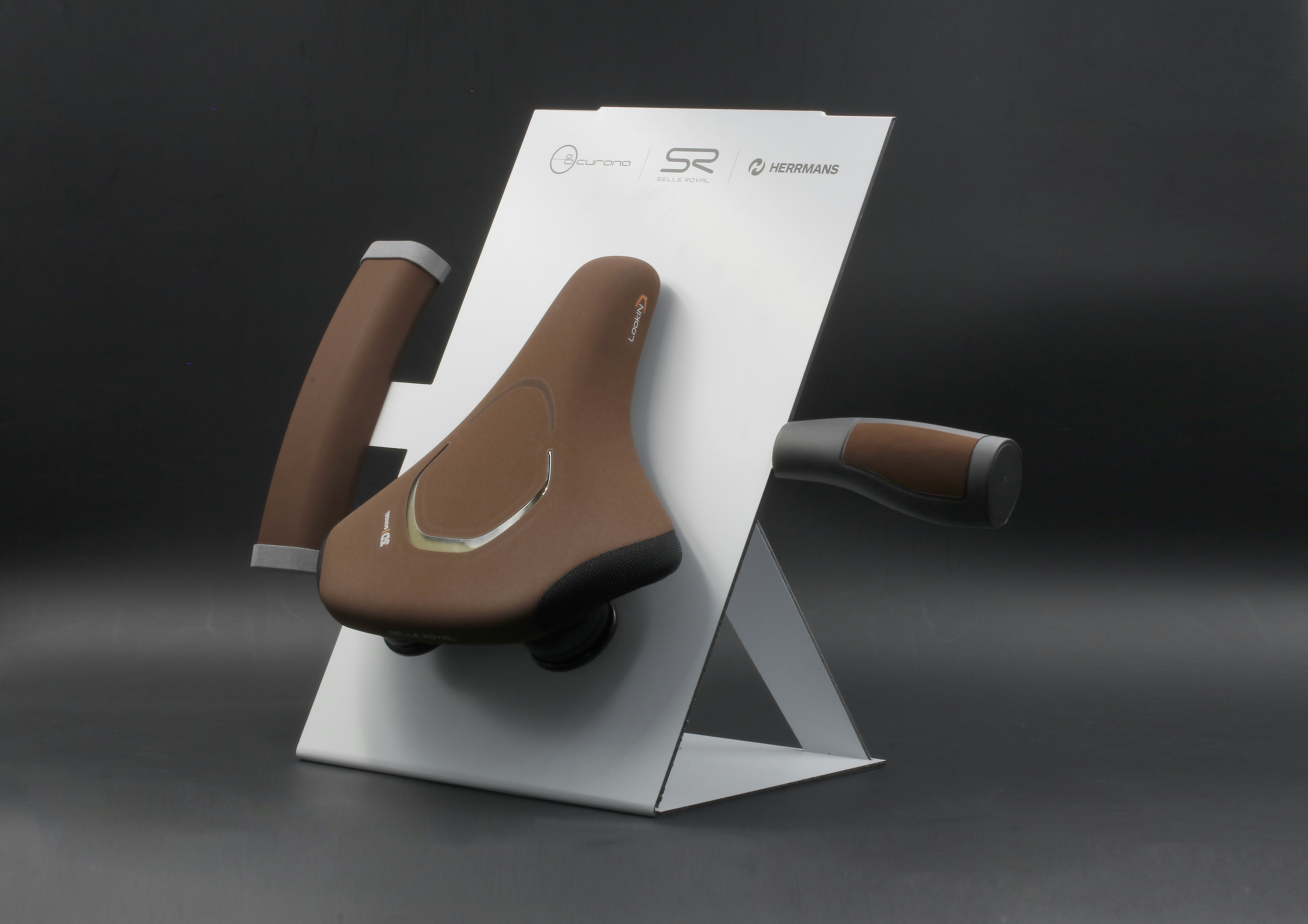 Collaboration is about establishing colour and material fits for saddles, fenders and grips. – Photo Selle Royal