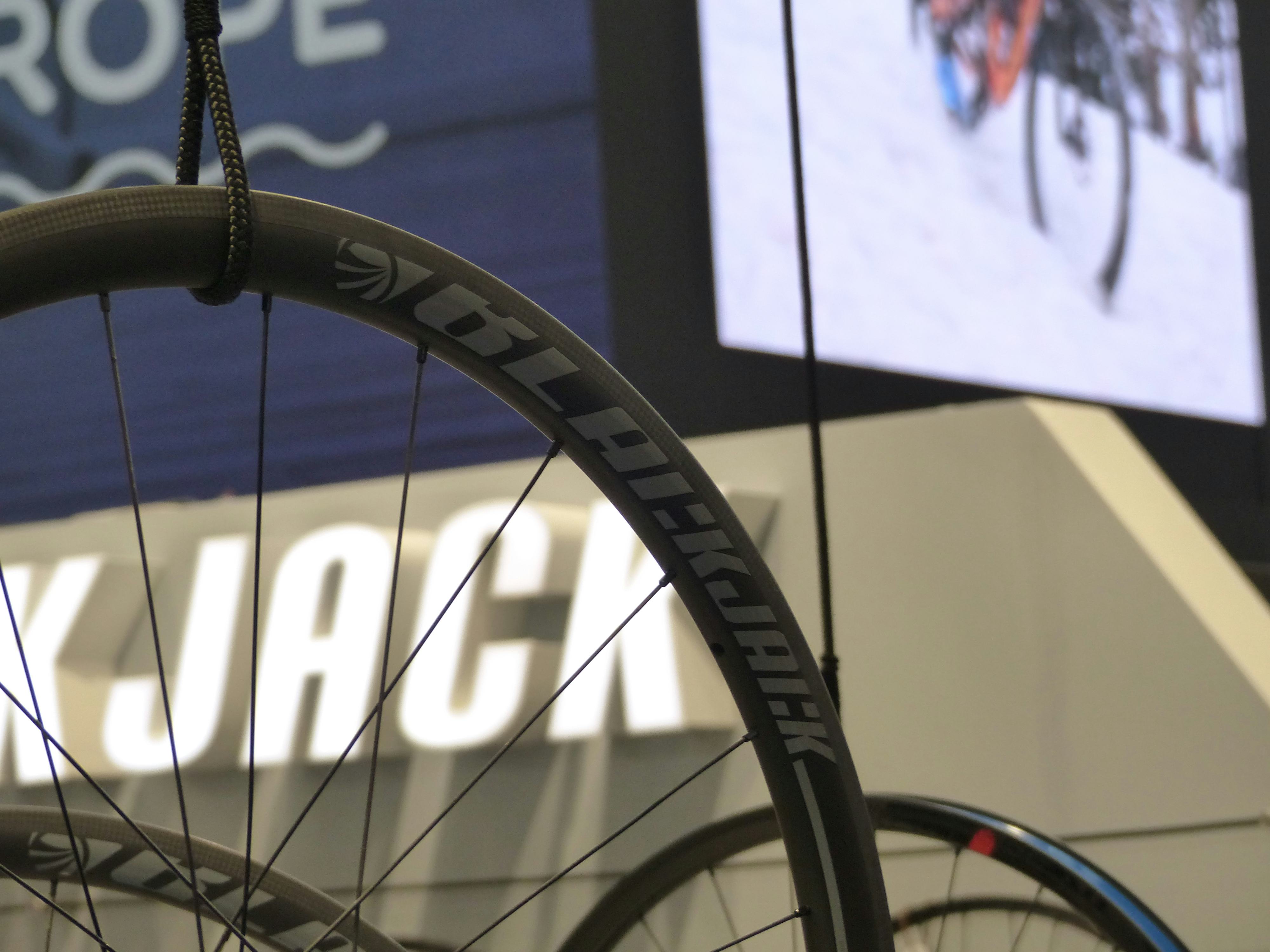 Made in Portugal by Rodi: Black Jack carbon wheels sets. – Photo Bike Europe
