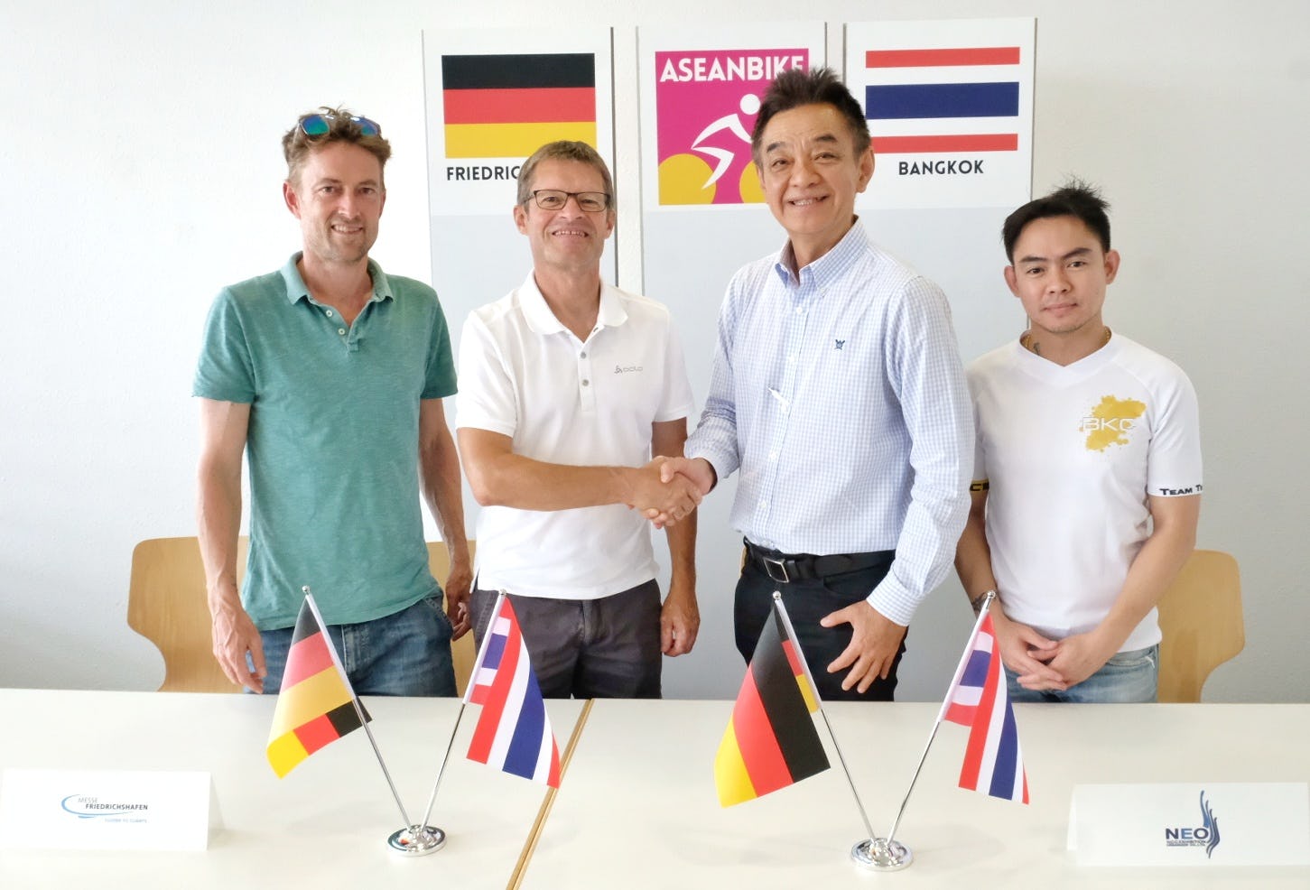 The teams of Messe Friedrichshafen and N.C.C. Exhibition Organizer concluded the agreement on organizing the ASEAN Bike. – Photo Messe Friedrichshafen