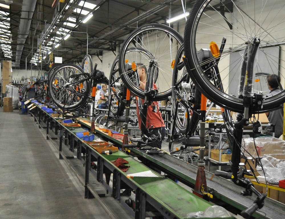 The e-bike assembling line of the Manufacture Française du Cycle in Machecoul. – Photo Michel de Chavanon
