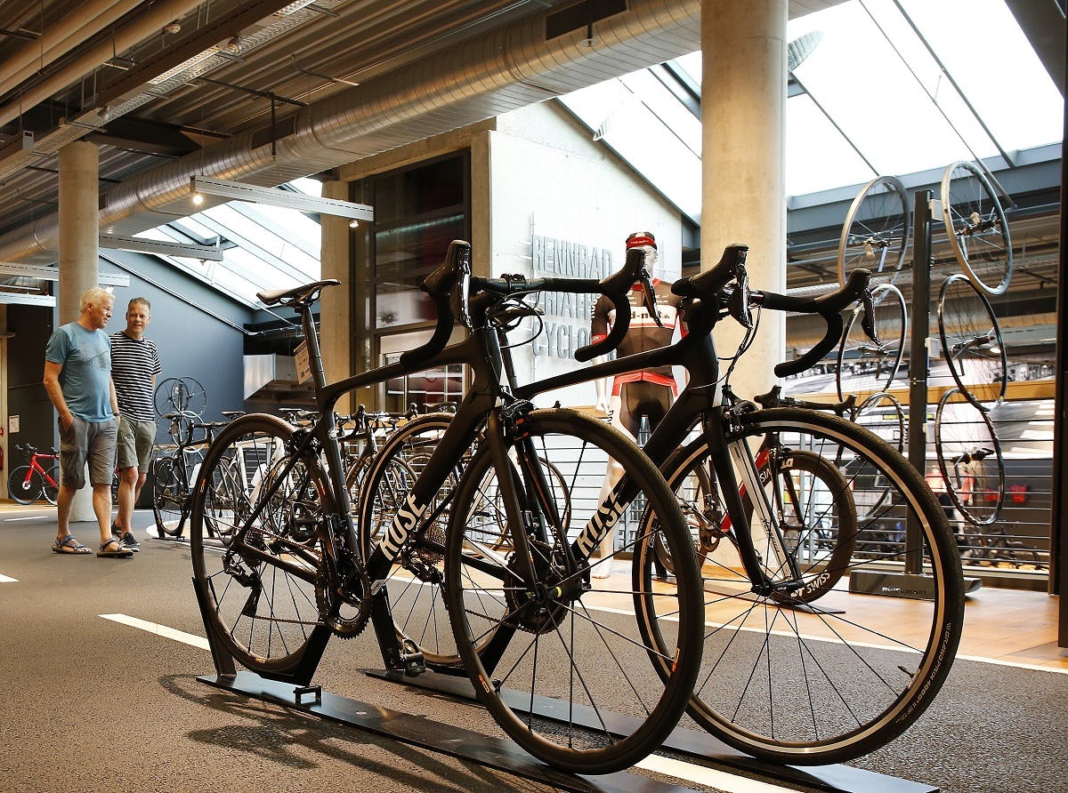 Experience, that's what it is all about in Rose’s Biketown. When it comes to road bikes, real asphalt certainly contributes to that experience. - Photo’s Hans Prinsen