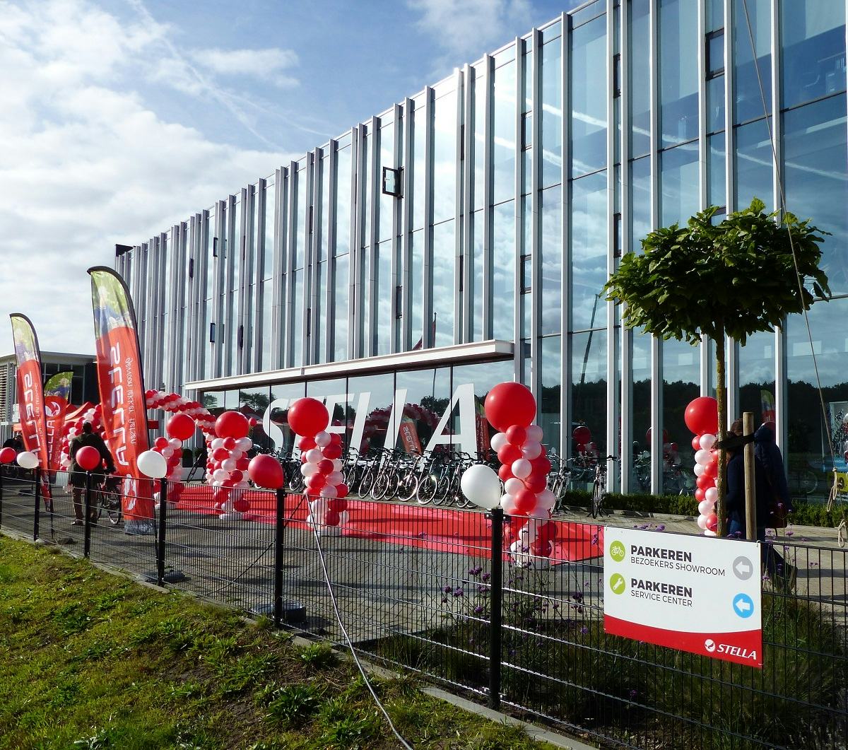 The rapidly expanding Dutch e-bike market attracted many new brands, webshops and start-ups launching new sales concepts. - Photo Bike Europe