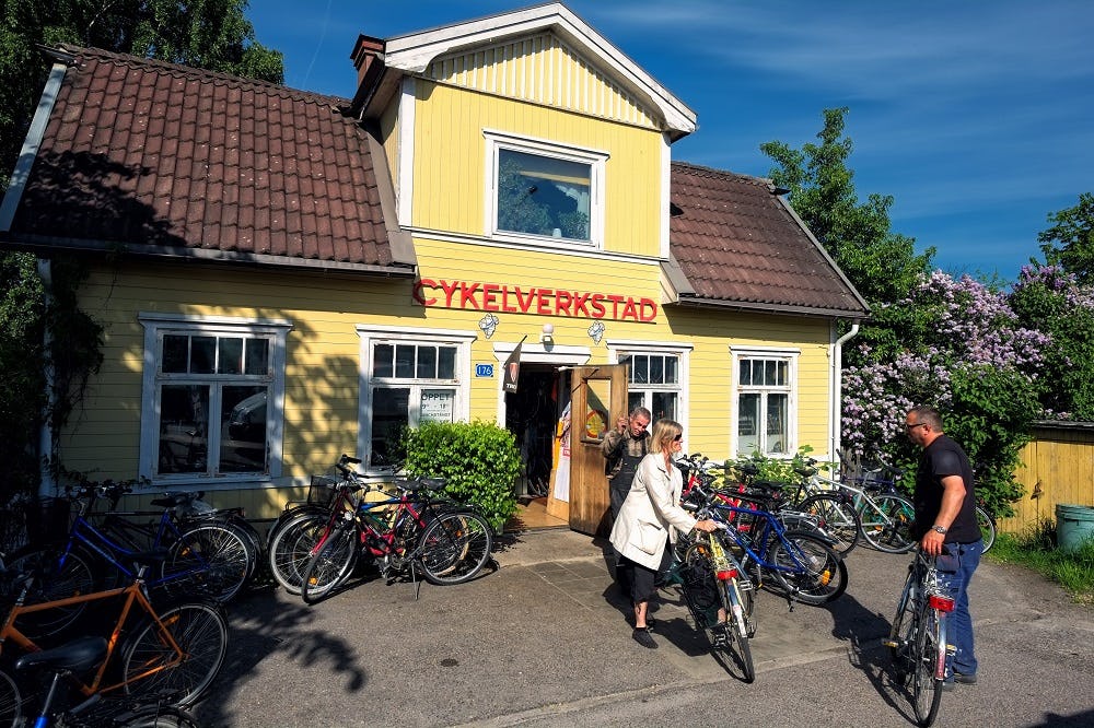 IBDs are main retailing force for bikes in Sweden. They are benefiting from the subsidy program that is boosting the country’s e-bike sales. – Photo Shutterstock