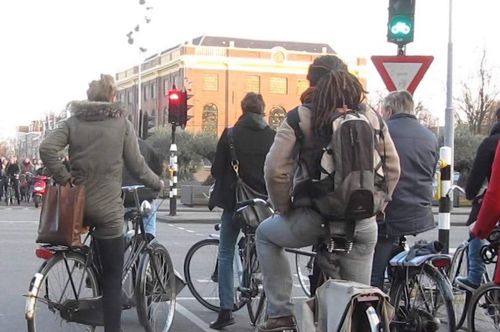 Quadrupling modal share of cycling results in reduction of C02 emissions by 555 million tons by 2050. – Photo Youtube