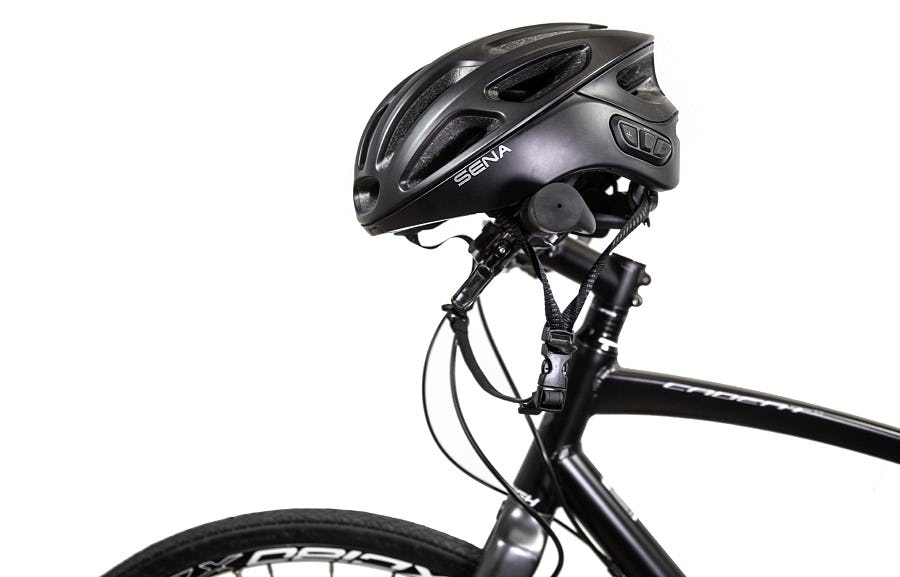 The Sena R1 helmet features a 4.1 Bluetooth technology offering a variety of communication possibilities. – Photo Sena