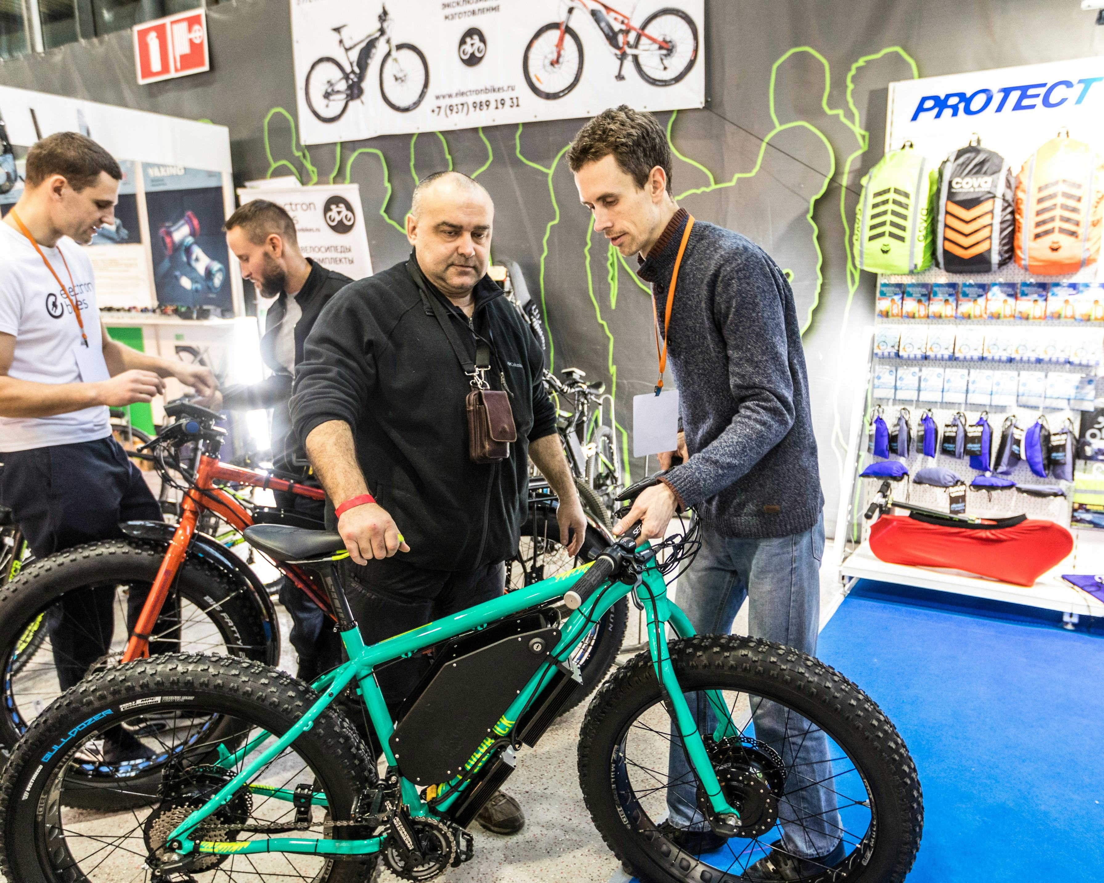 E-bikes of any kind were omnipresent at VeloPark. – Photo Andrey Khorkov