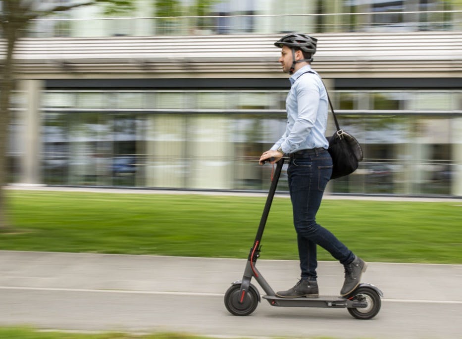 Electric step-scooter users must stick to a speed limit of 20 kilometers per hour and be aged 14 years or older. – Photo BMZ